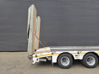MAX 110 / 3 X STEERING AXLE / HYDRAULIC RAMP